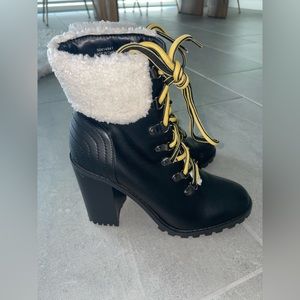 Womens black boots with fur